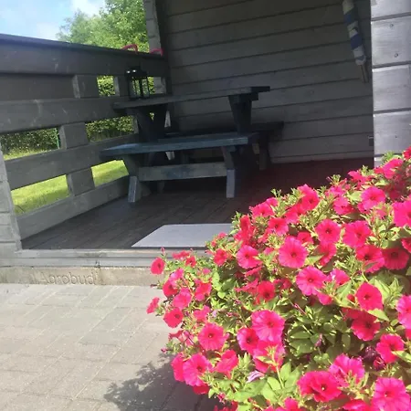 Letniskowe Drewniane Szenodo Na Jodlowej Vakantiehuis Debina (Ustka)